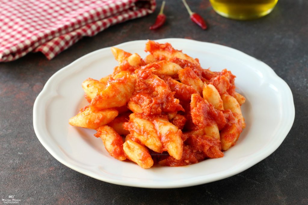 Ñoquis sin gluten con salsa de bacalao