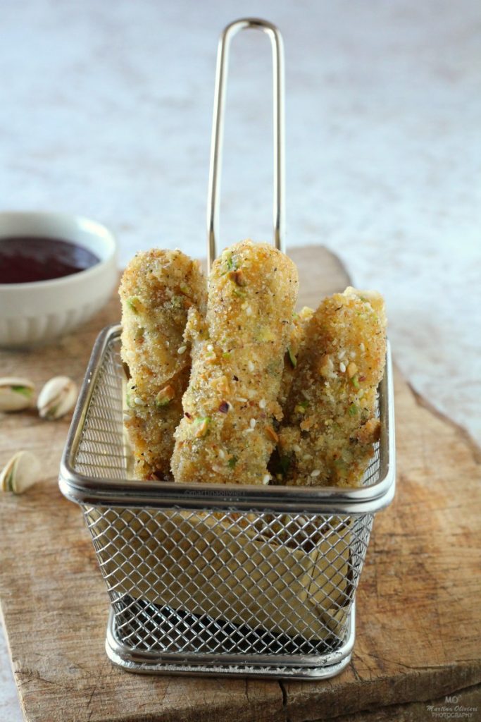 Palitos de mozzarella y pistachos