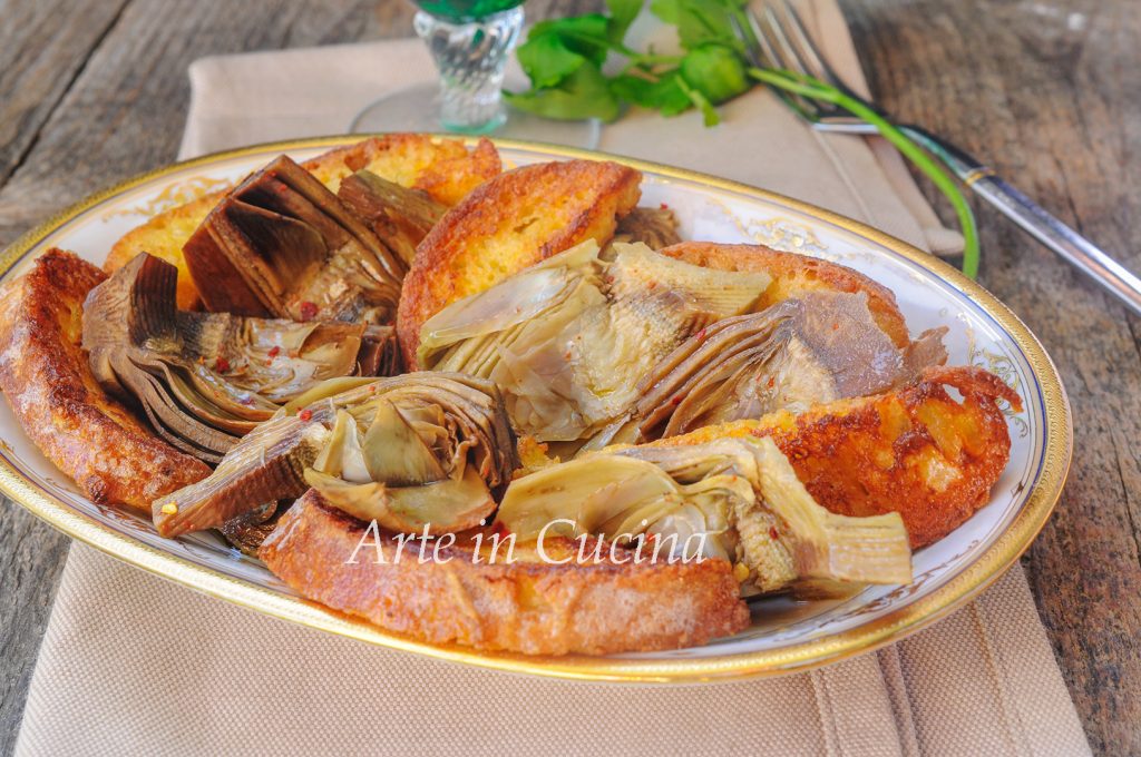 Pan dorado con alcachofas en aceite, versión rápida