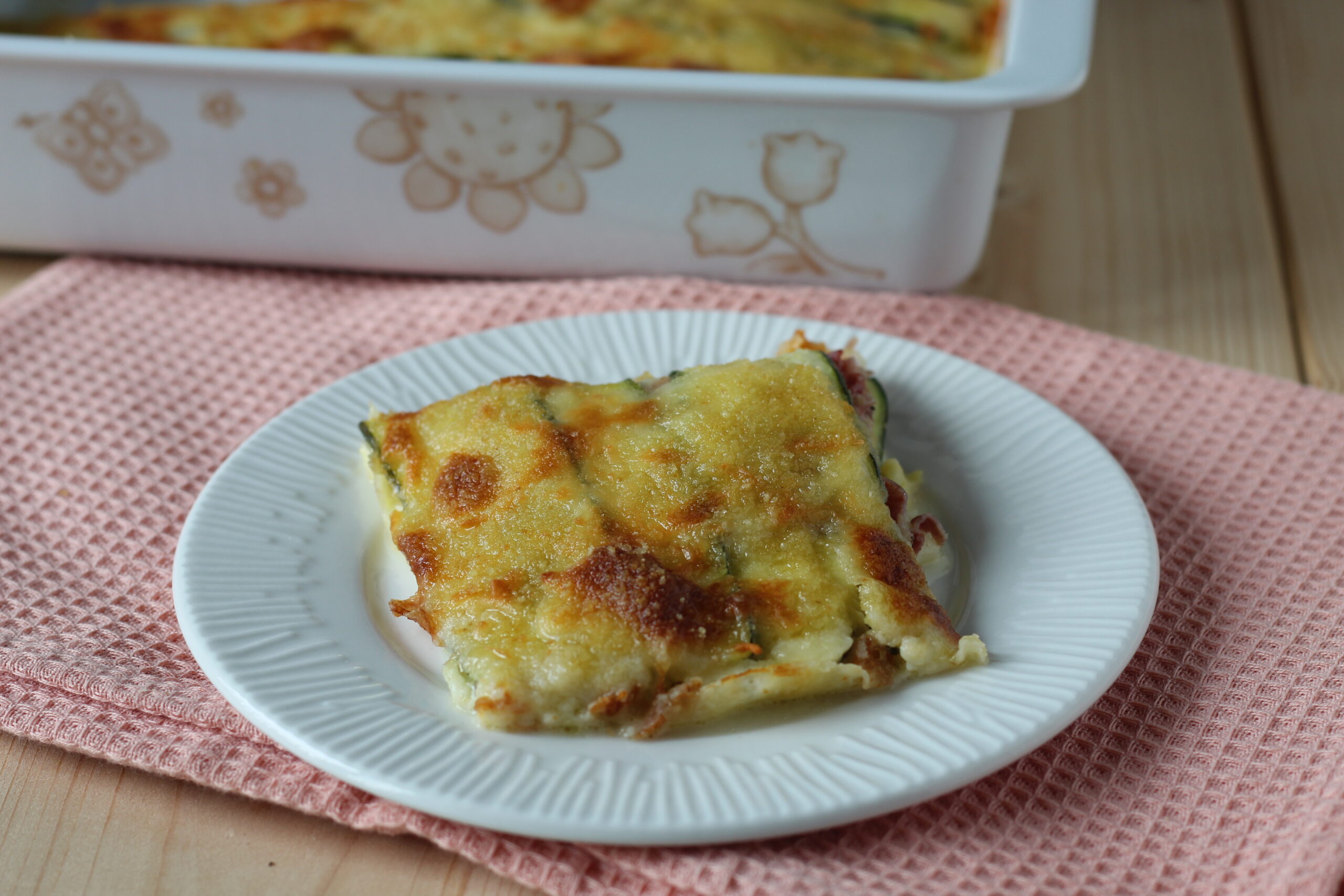 Parmigiana de calabacines con speck y mozzarella