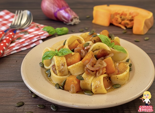 PASTA con CALABAZA y CEBOLLAS ROJAS de TROPEA