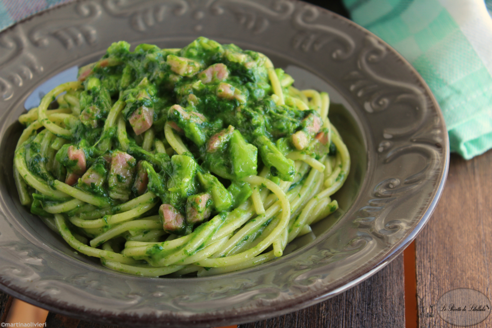 Pasta a la carbonara con grelos