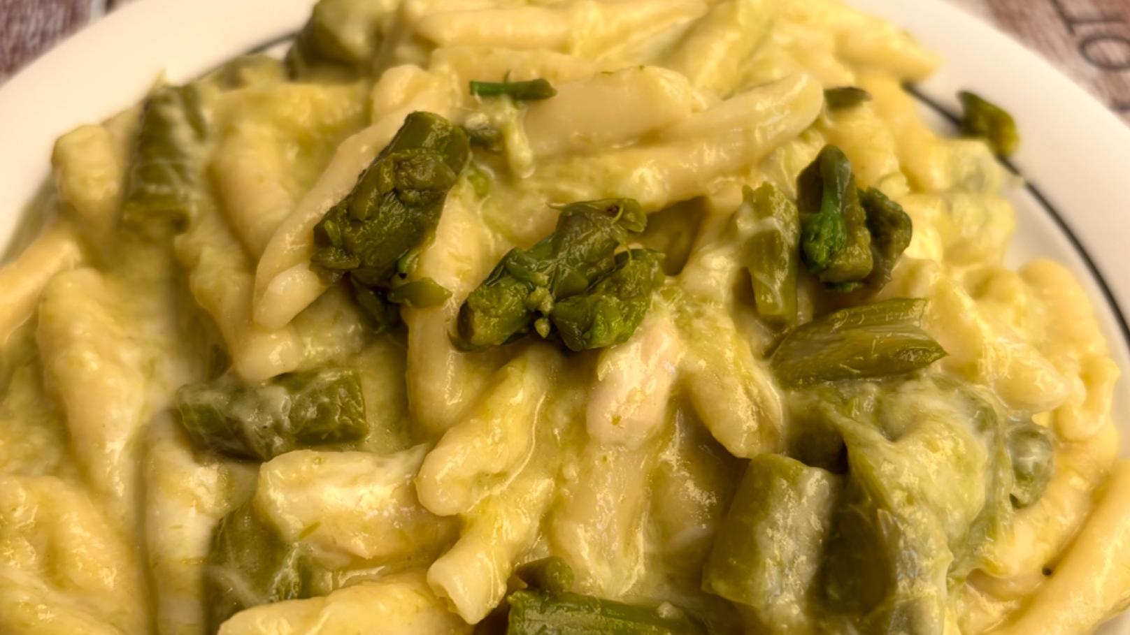 Pasta cremosa de espárragos y provola ahumada