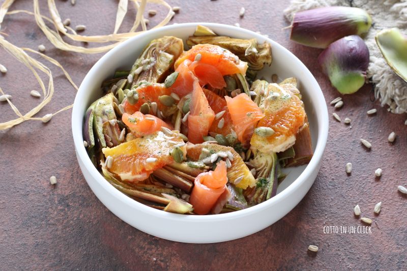 Ensalada de alcachofas con salmón ahumado