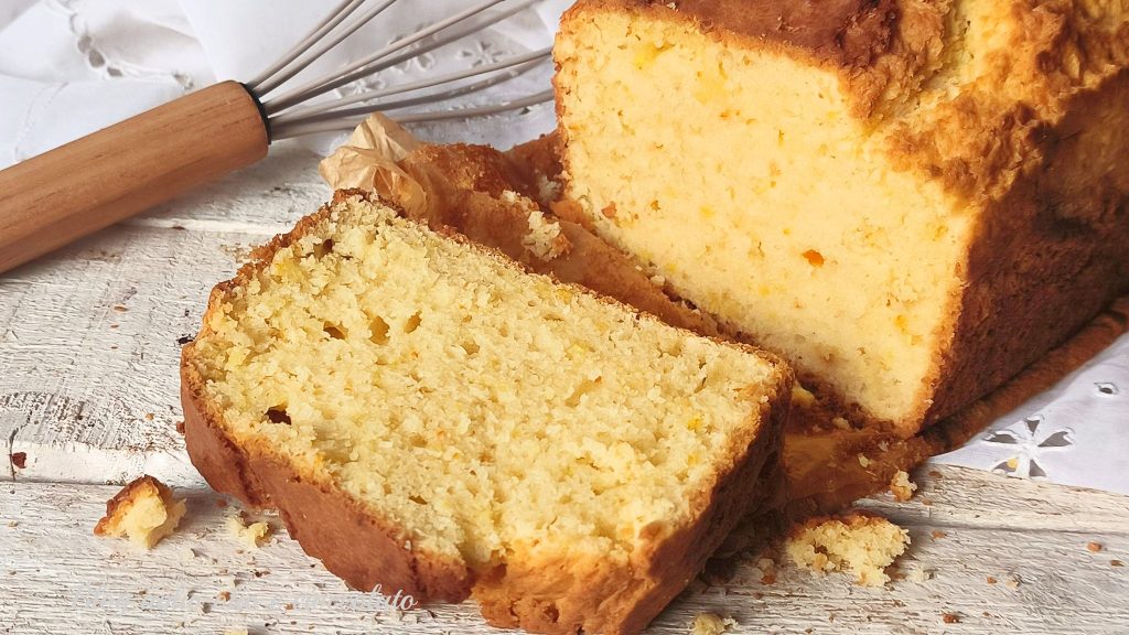 Porción de plumcake blando de leche