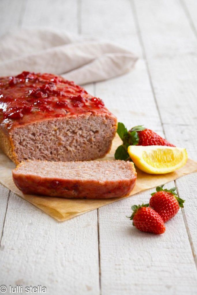 plumcake ligero de fresas sin azúcar, esponjoso y casero