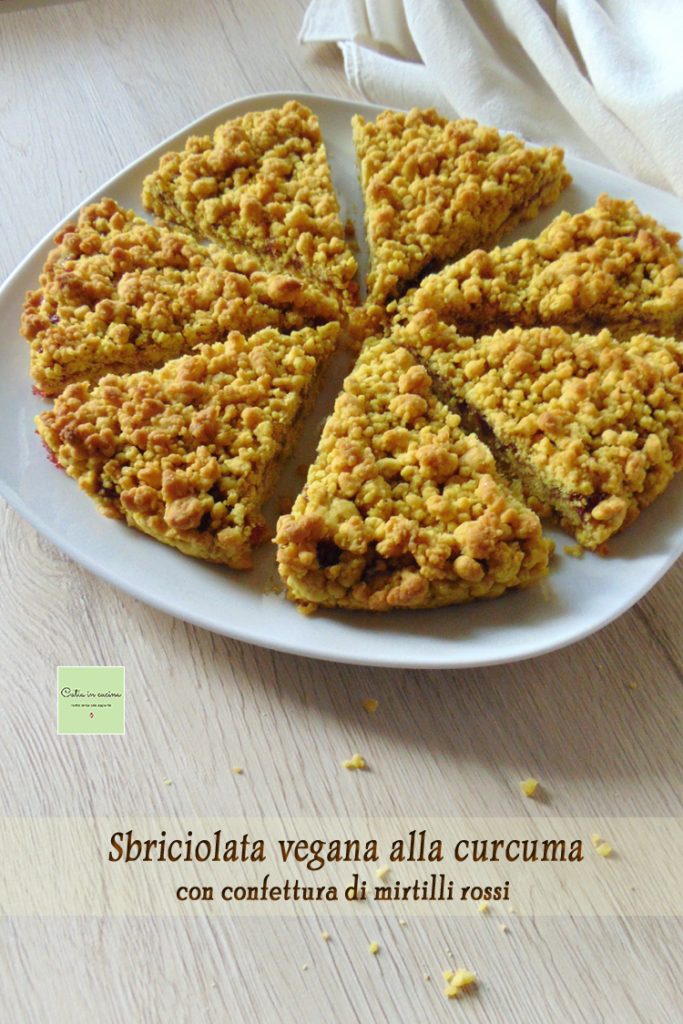 sbriciolada vegana con cúrcuma rellena de mermelada de arándanos rojos