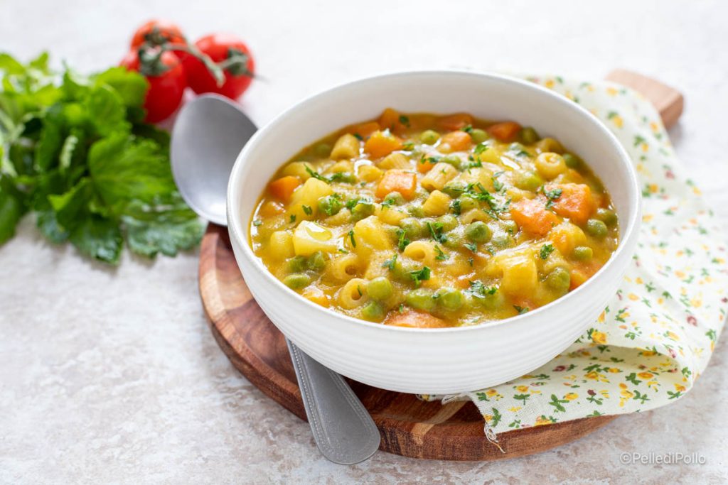 sopa de guisantes, zanahorias y patatas