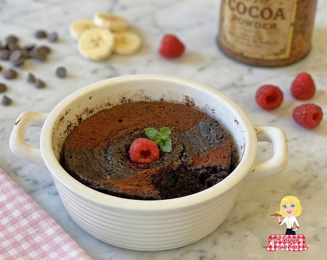 Soufflé de chocolate en microondas: receta rápida sin harina