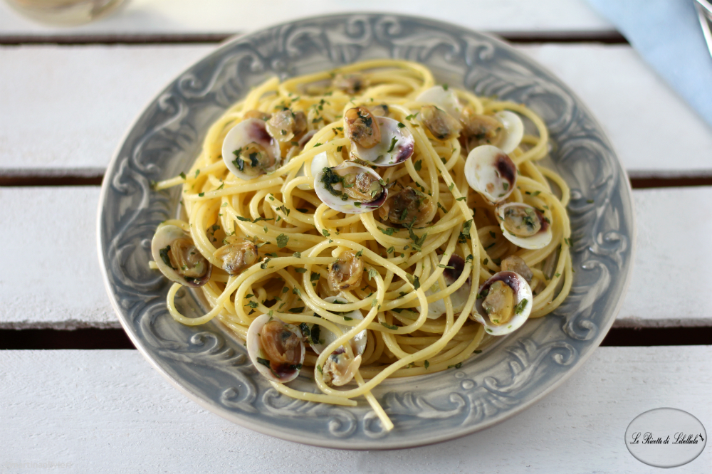 Spaghetti ajo, aceite, guindilla y almejas