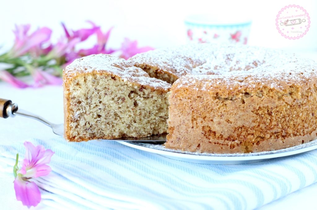tarta esponjosa de almendras