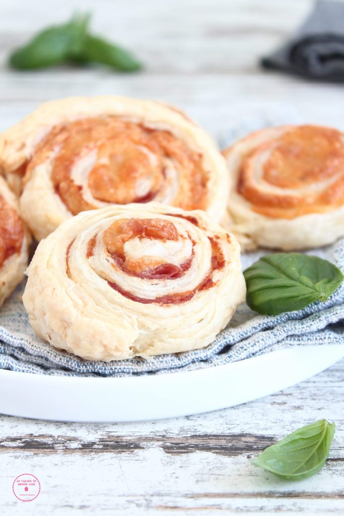 Rolinhos de presunto e provolone