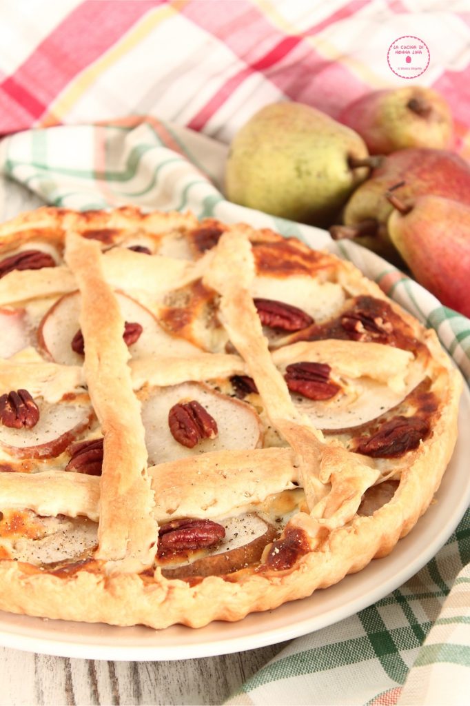 Torta salgada com stracchino e peras