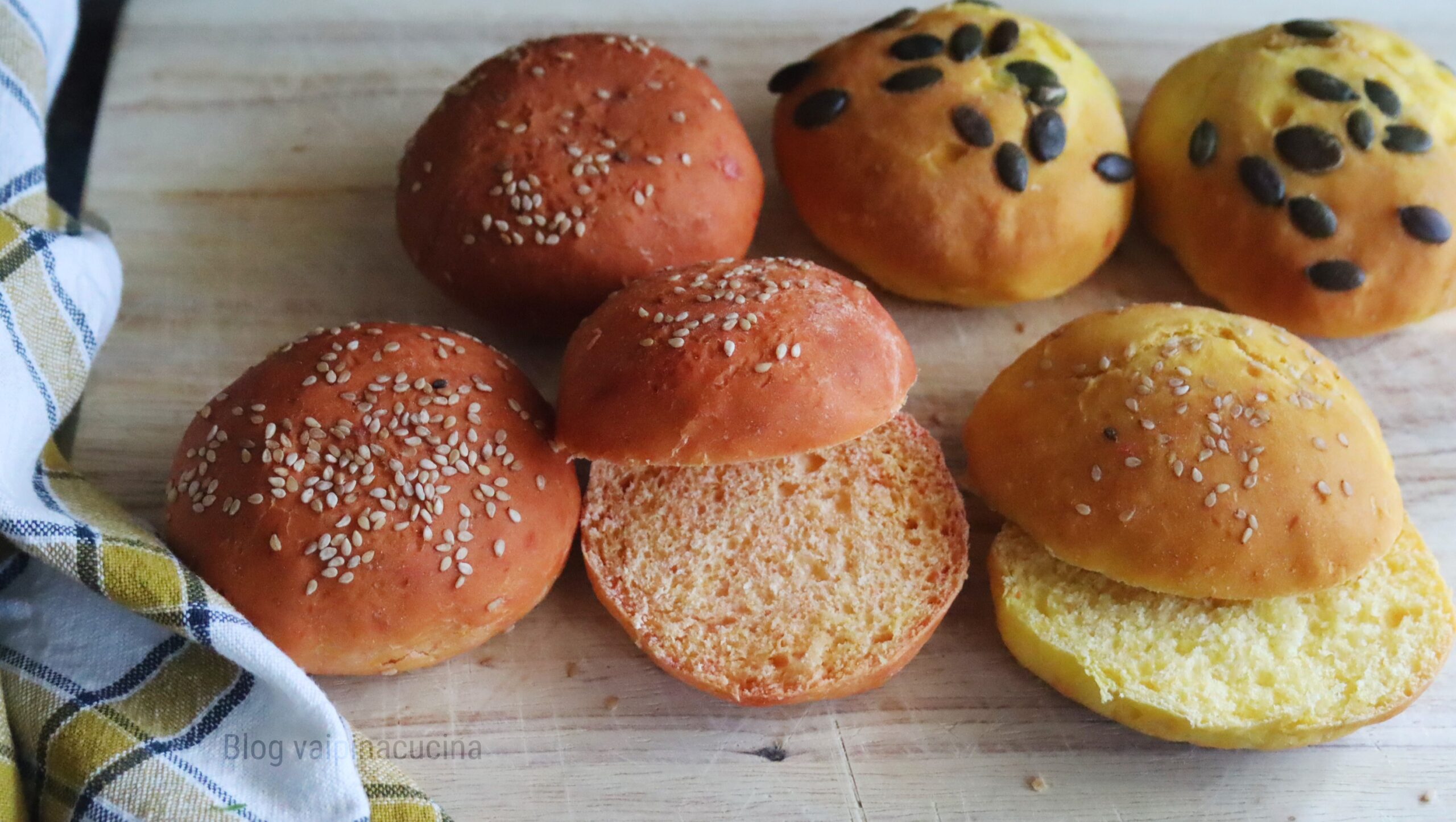 Pãezinhos de leite coloridos