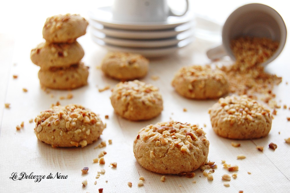 BISCOITOS SEM OVOS COM AVELÃS