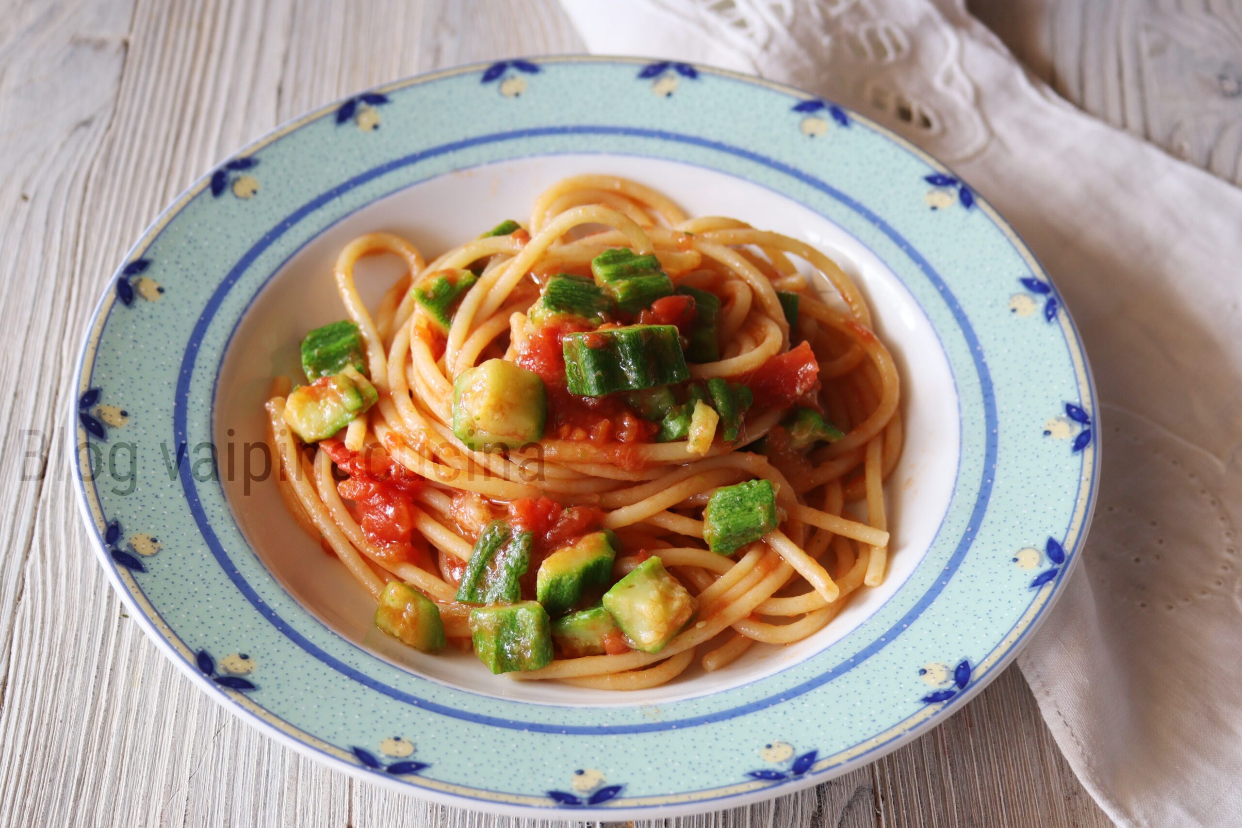 Spaghetti abobrinha e tomates