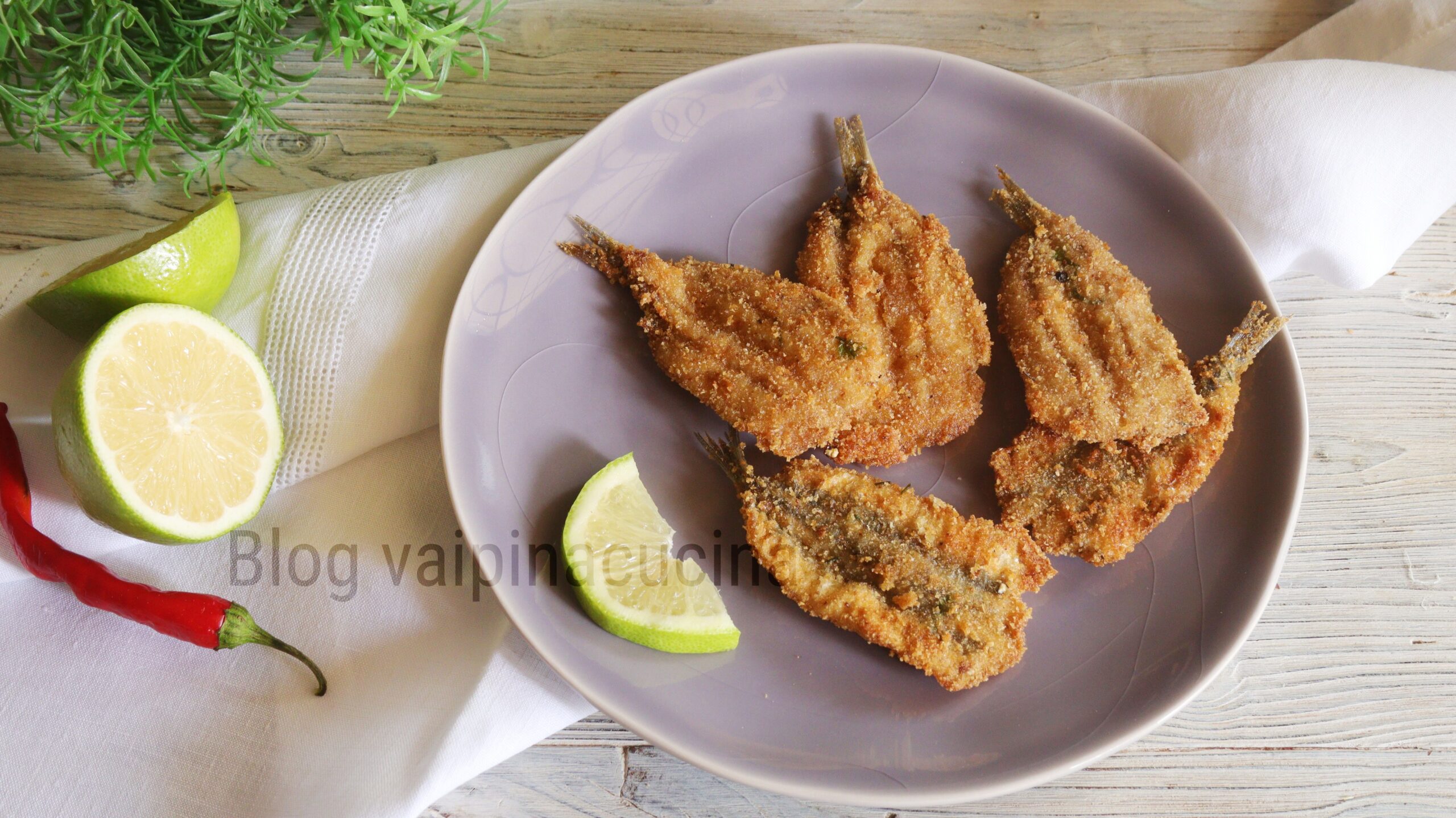 Anchovas empanadas e fritas