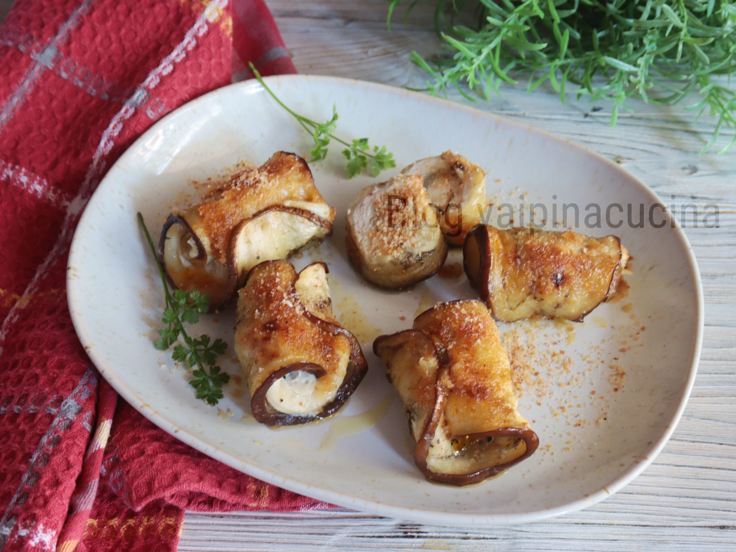 Rolinhos de peito de frango e berinjela