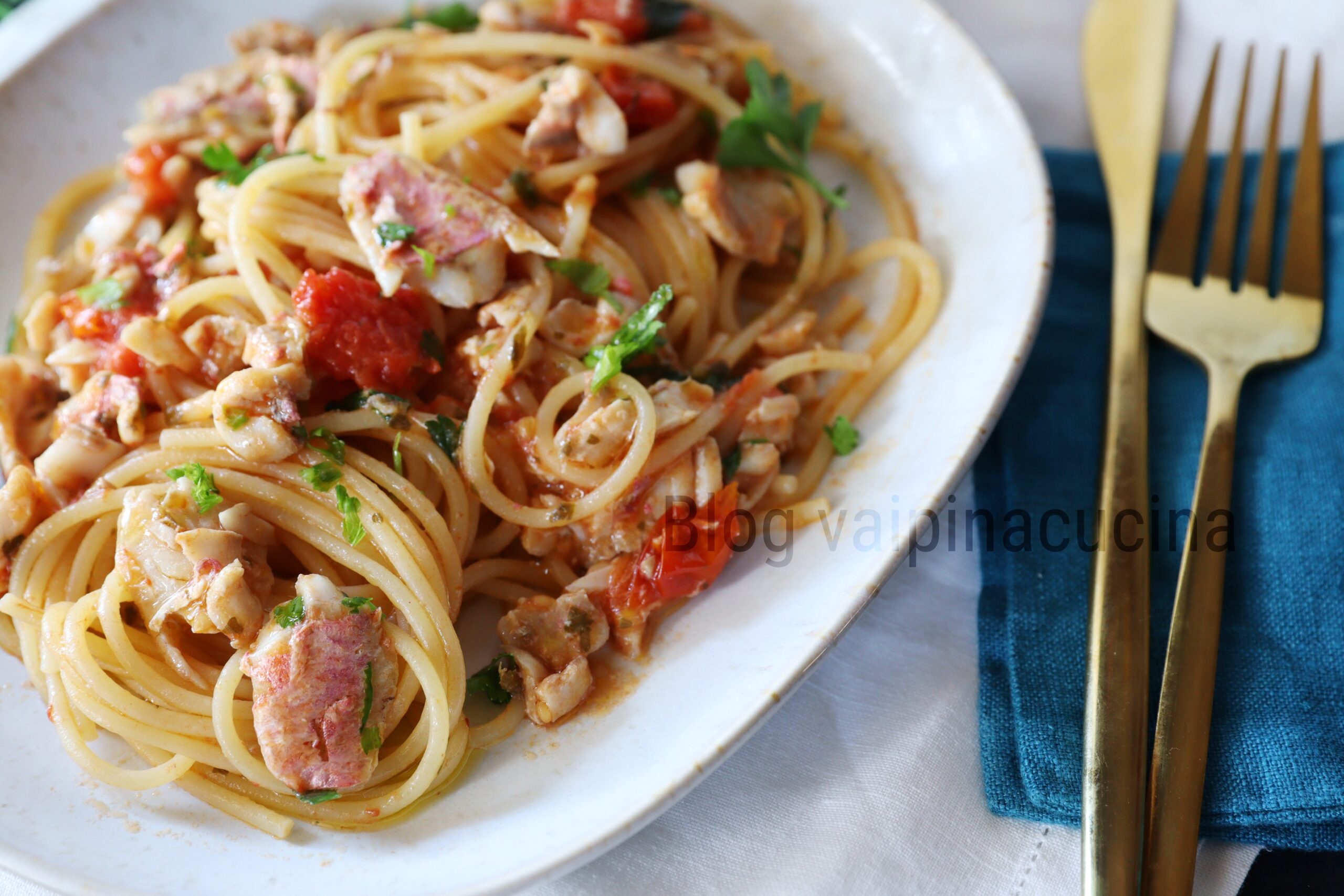 Spaghetti com filés de salmonete