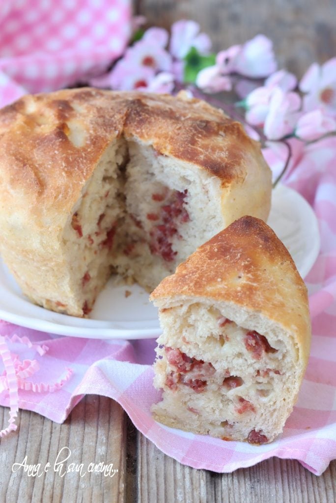 Pão de Páscoa Salgado com Queijo e Salame