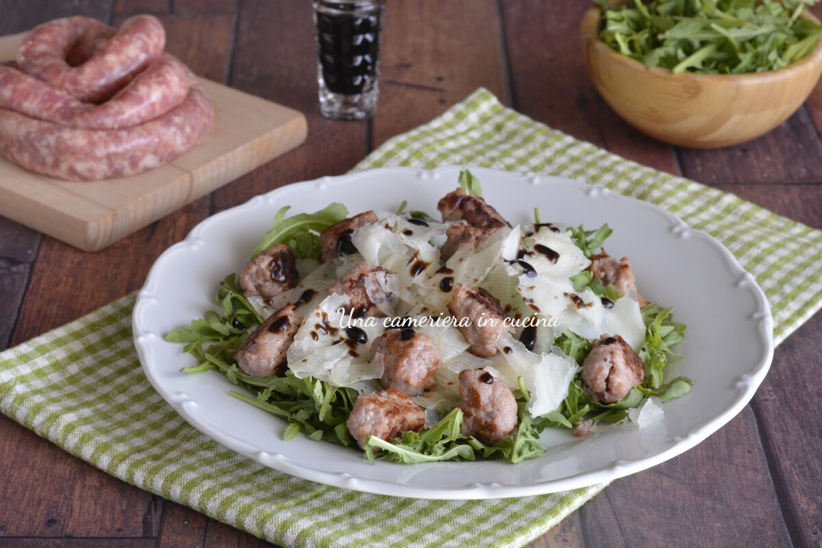 Linguiça com rúcula e raspadura