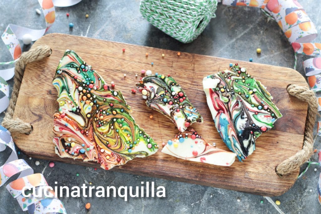 Lâmina de chocolate branco colorido ideia para Carnaval
