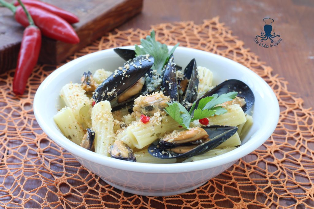 Macarrão com mexilhões e farinha crocante1