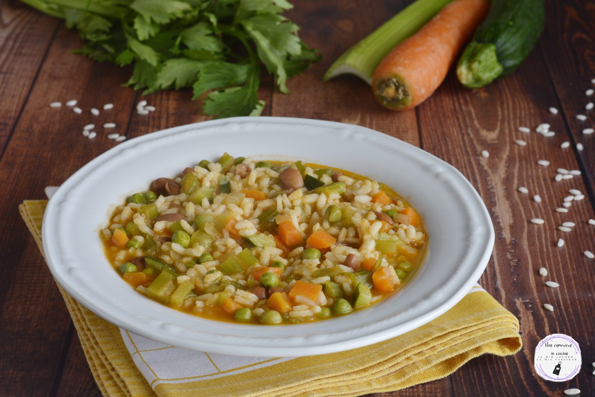 Sopa com arroz, legumes e leguminosas