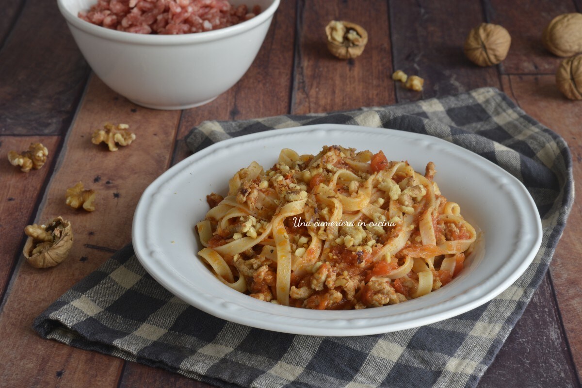 Tagliatelle ao ragù à siracusana