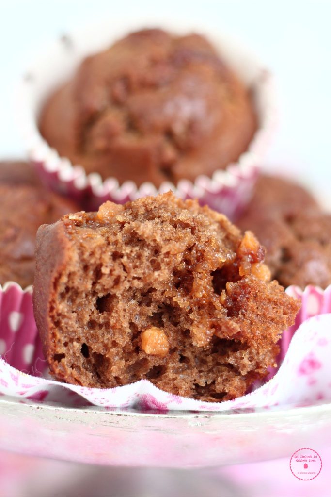 Muffins de cacau e caramelo salgado