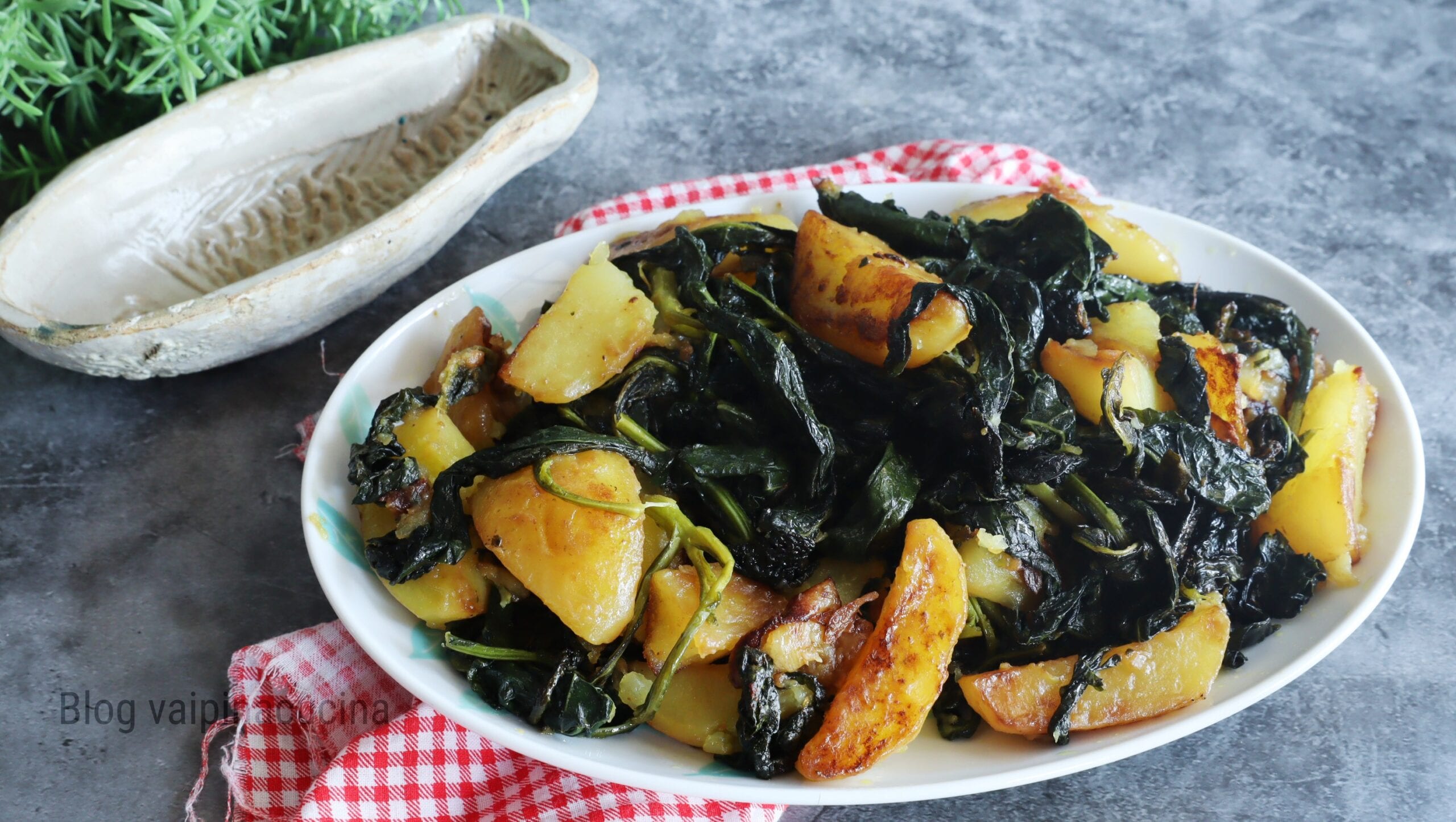 Batatas e couve em panela