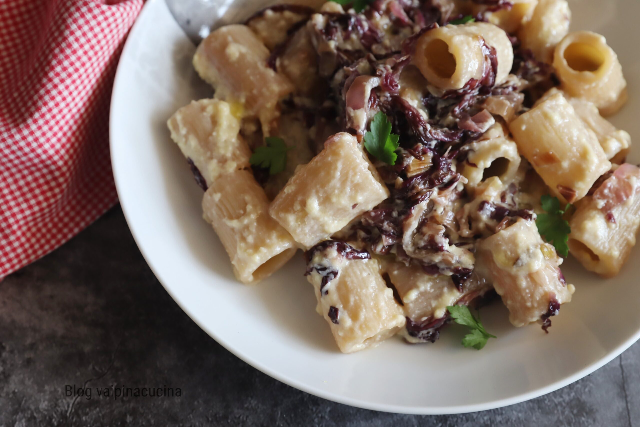 Pasta com radicchio e Taleggio