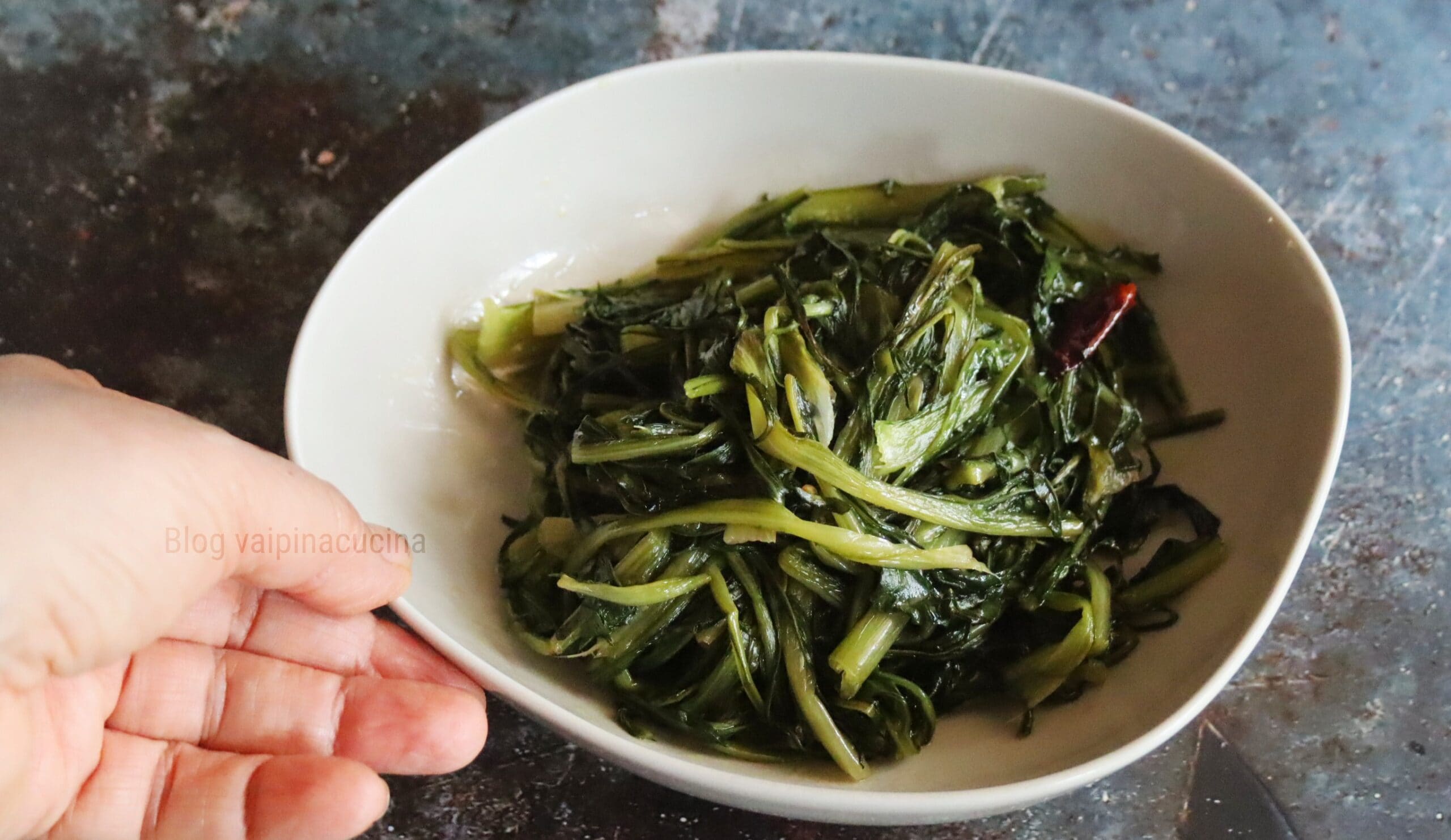 Puntarelle alho óleo e pimenta