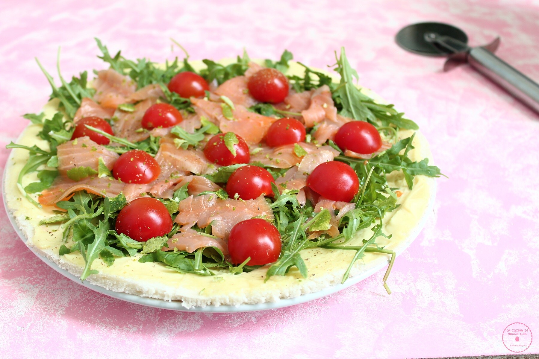 Pizza de sanduíche com salmão