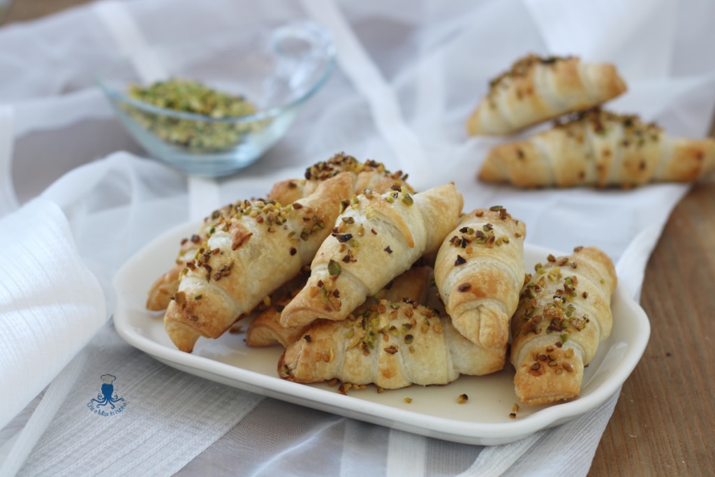 Croissant de folhada com pistache