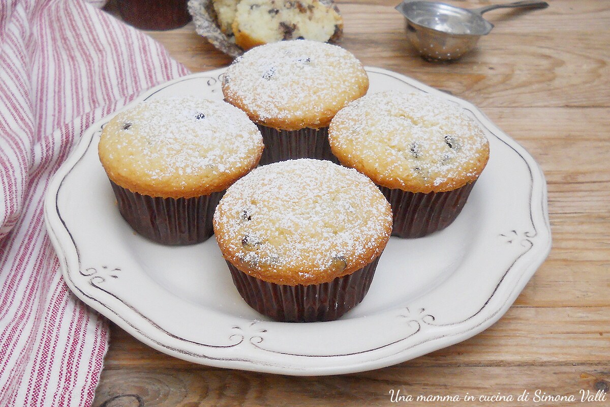 Muffin de coco com gotas de chocolate