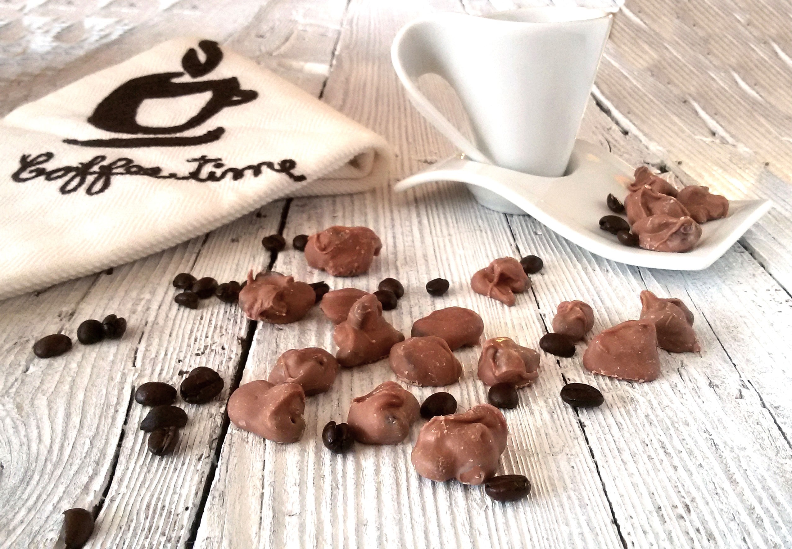 PEPITAS DE CHOCOLATE E CAFÉ FÁCEIS E DELICIOSAS