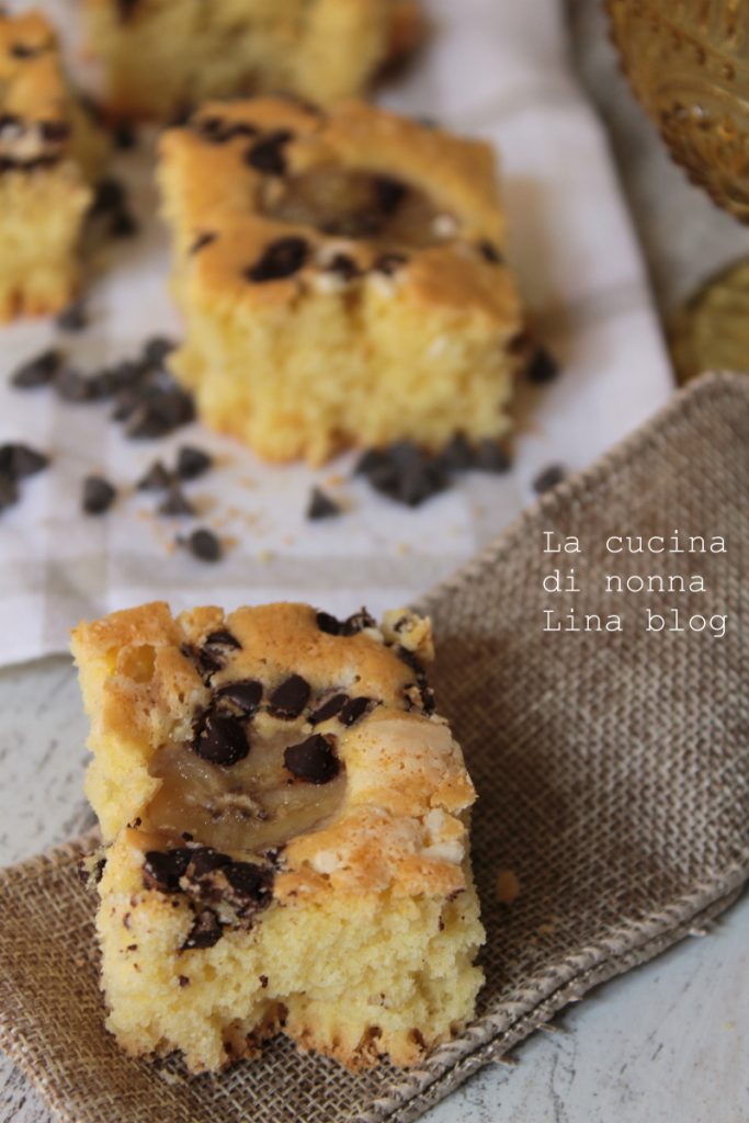 Quadradinhos de banana e gotas de chocolate | A cozinha da vovó Lina