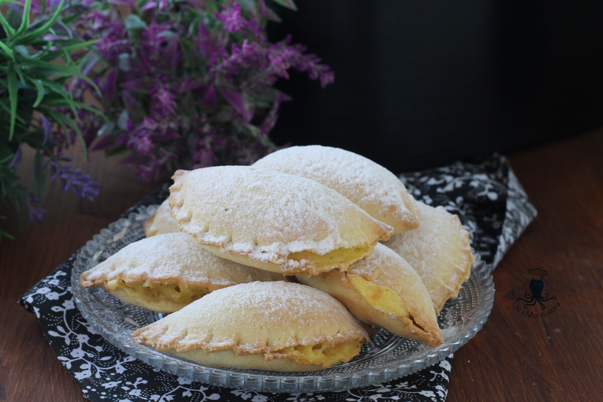 Ravioli de massa folhada com creme na fritadeira a ar