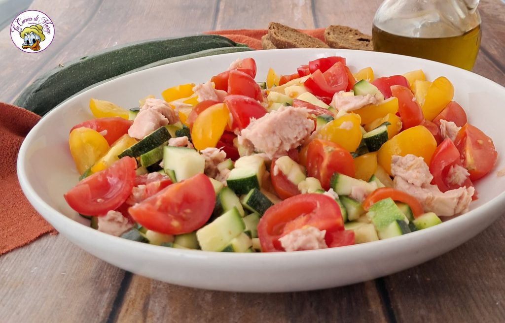 Salada de abobrinha e atum