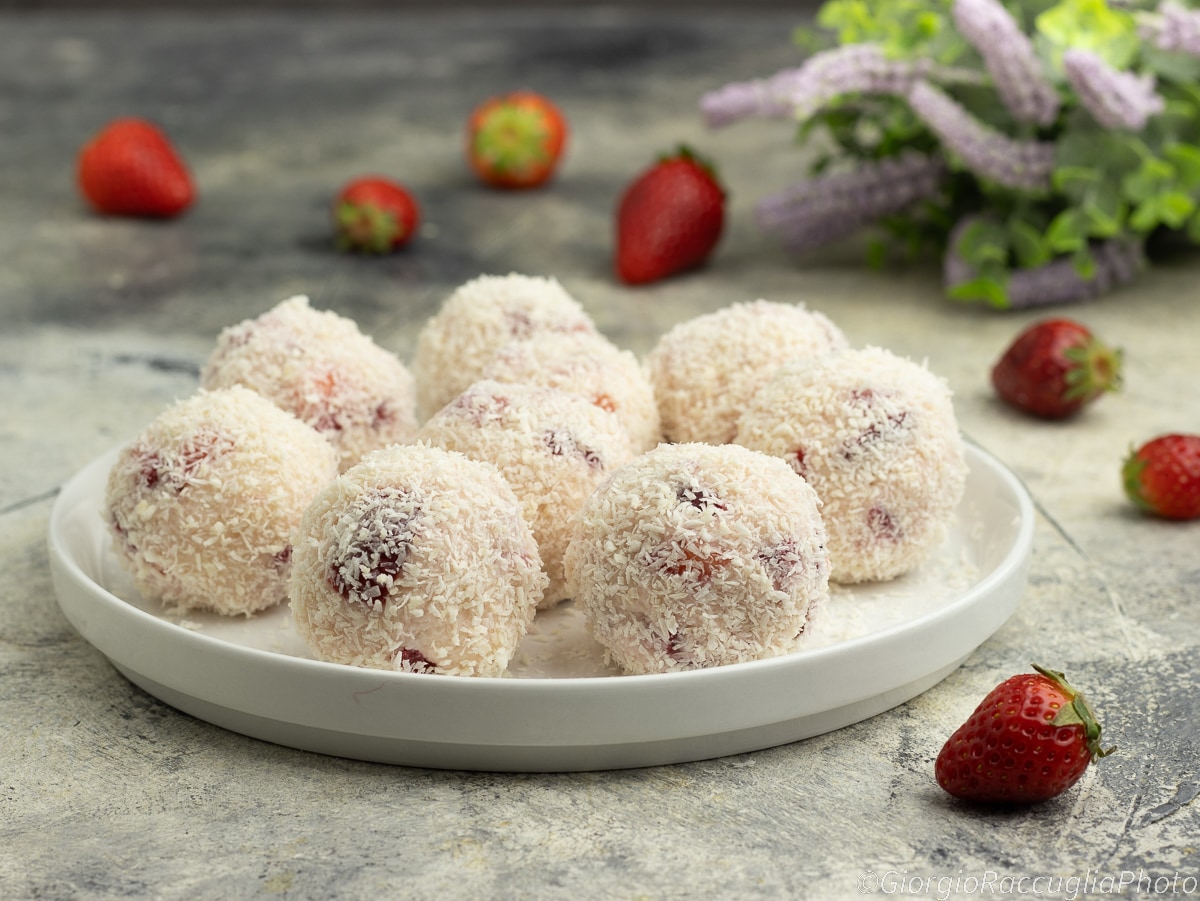 Trufas de morango e coco – Receita fácil e sem cozimento
