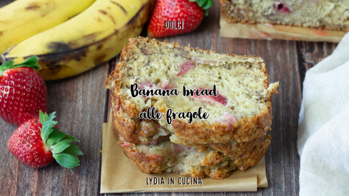 Banana bread com morangos