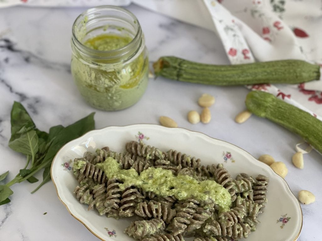 pesto com abobrinha vegano