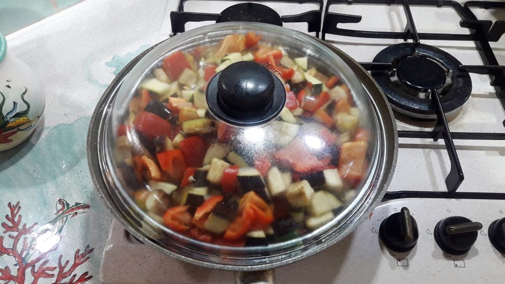 Massa com legumes, pesto e ricota siciliana