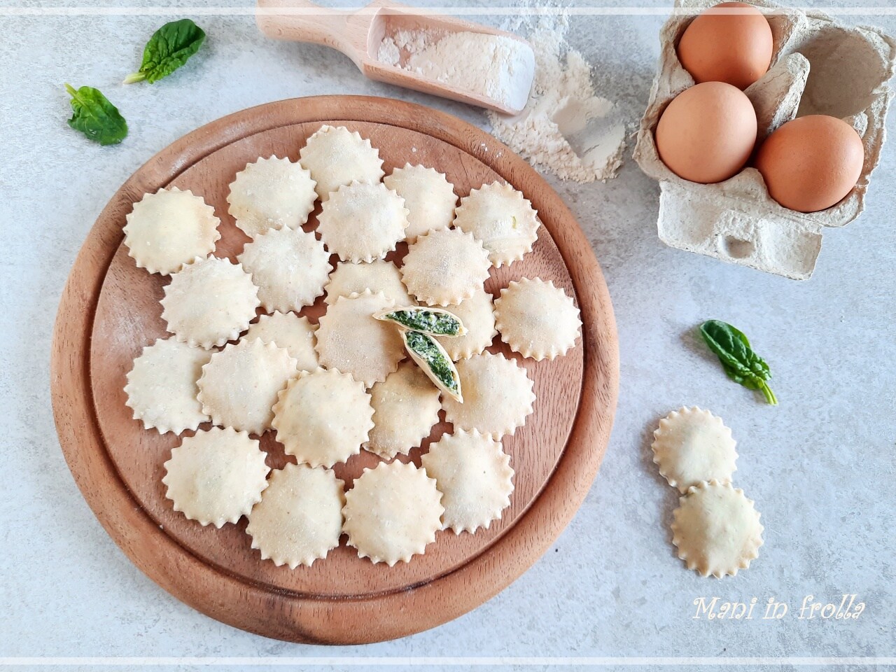 Ravioli de ricota e espinafre feitos em casa