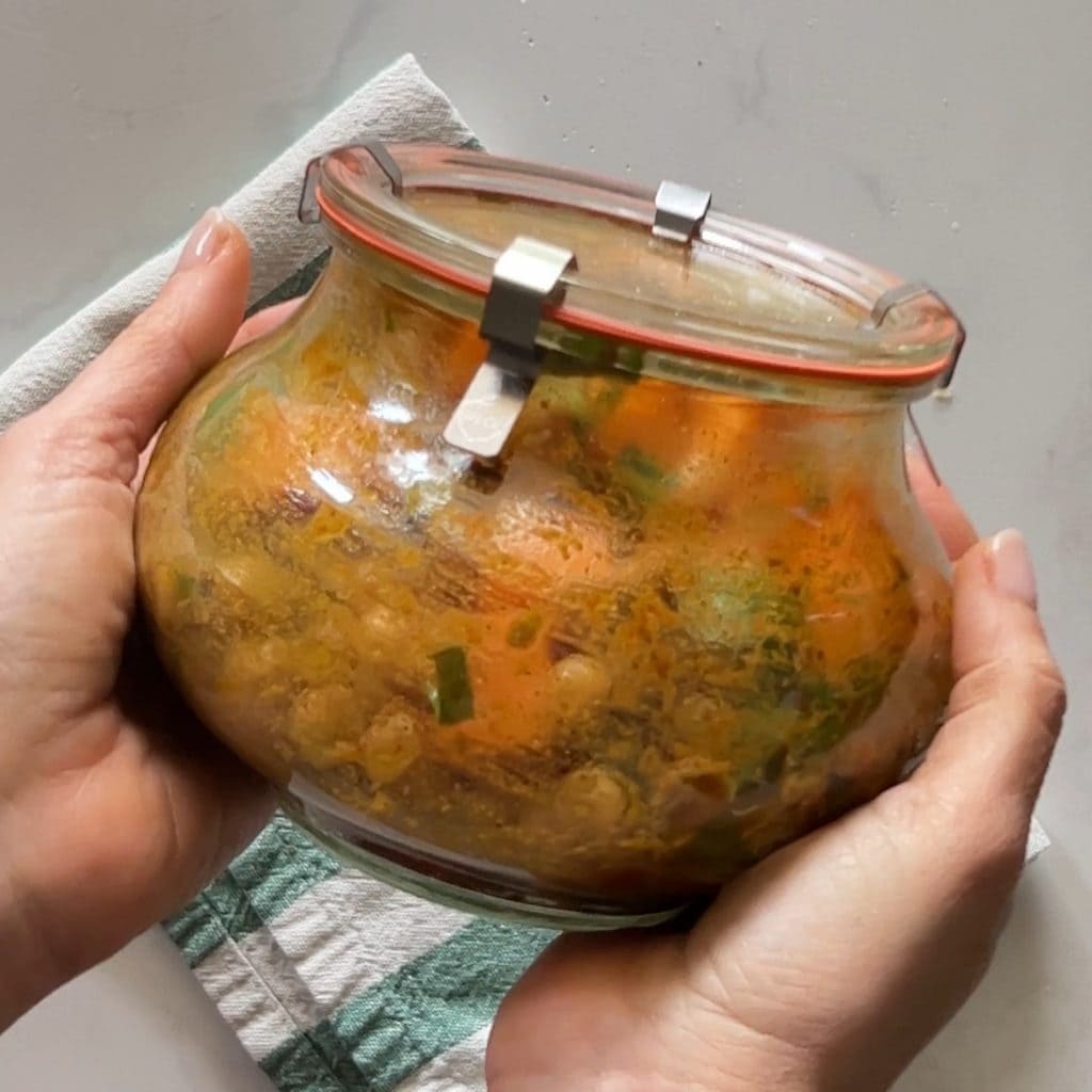 Grão-de-bico e abóbora ao curry em pote