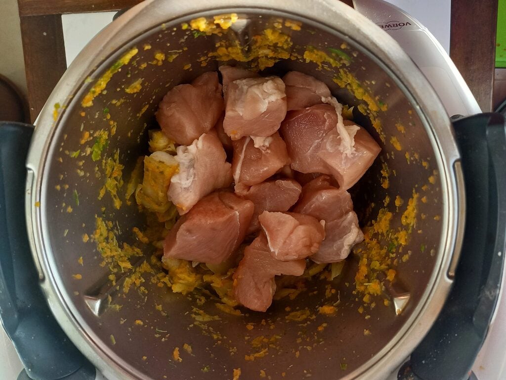 porco linguiça e pele