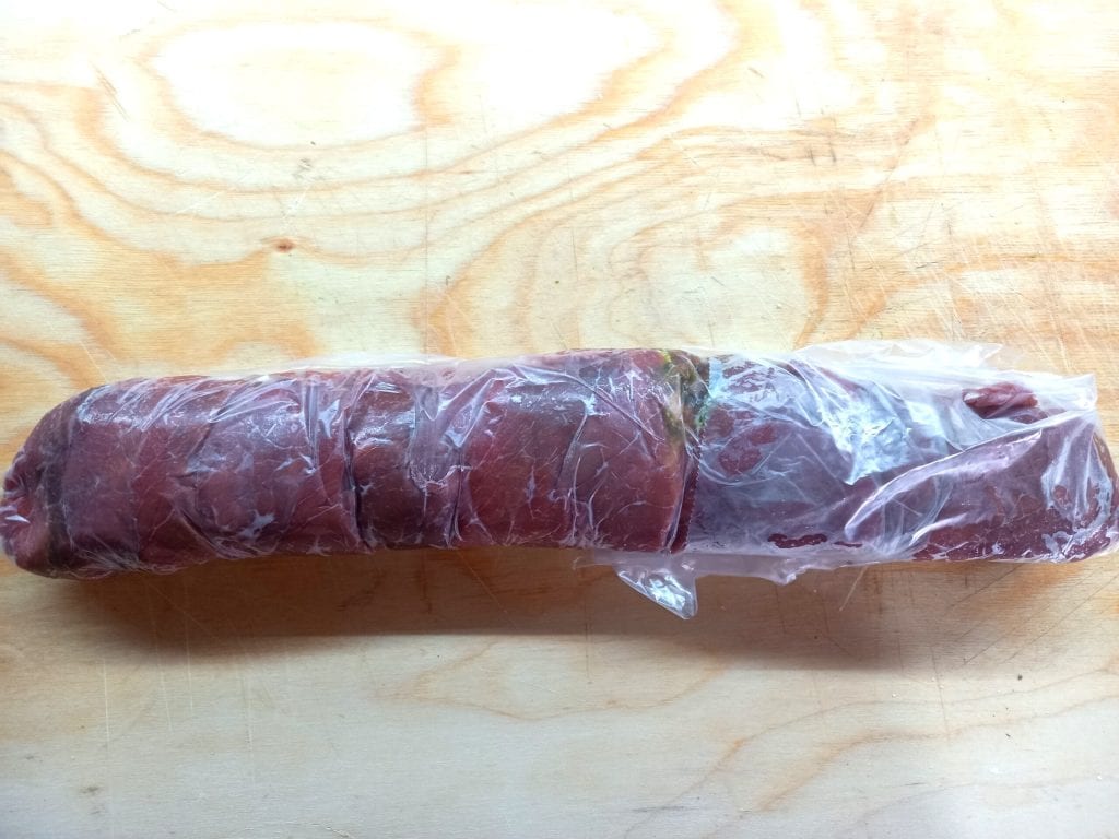 Sacotinhos de carpaccio com aroma de pesto