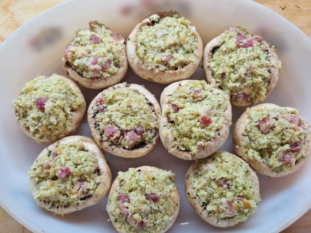 Cogumelos champignon com bacon e provolone