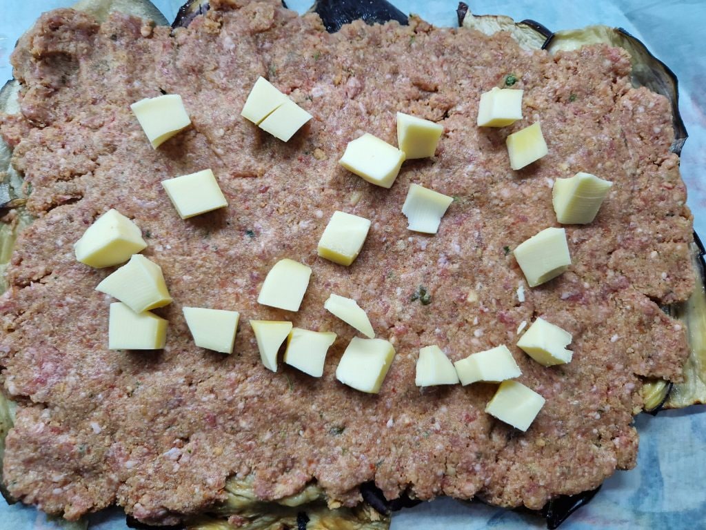 O rocambole de carne e berinjela